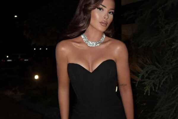 Reja e Tahir Humollit (Bossit të Albi Mall) çmend fansat me foto nga vetura luksoze