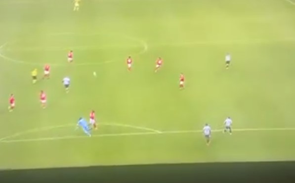 Asistimi i vitit bëhet në Champions League, nga një portier (Pamje)