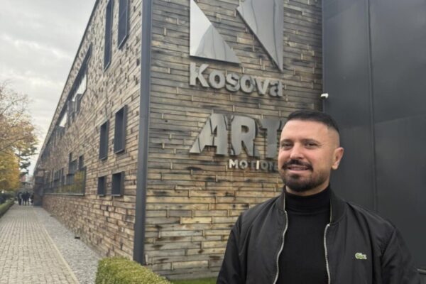 Ndodh edhe kjo, Labinot Rexha organizon protestë që të futet në BBVK 4