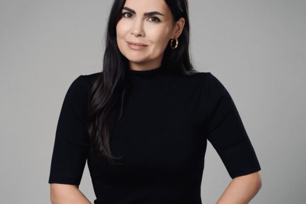 Moderatorja Jehona Bajrami si rrallë herë ndanë imazhe të bashkëshortit dhe fëmijëve